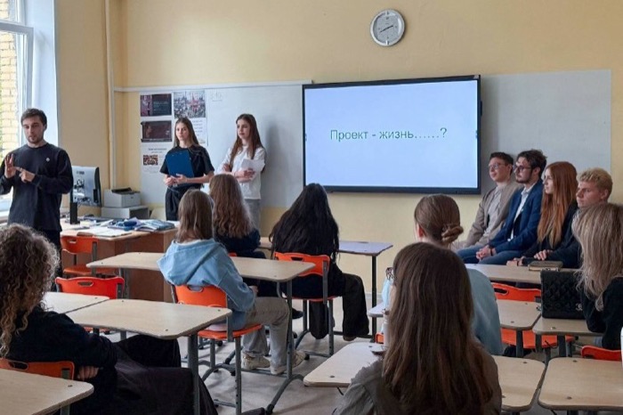 Девятиклассники встретились с выпускниками «Золотого сечения»