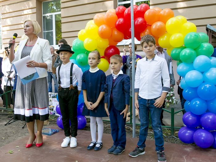 Школа радуга москва. Школа Радуга. Школа Радуга Воронеж. Школа Радуга Волосово. Школа Радуга Казань.